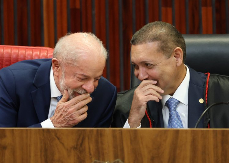 Nunes Marques toma posse no TSE e André Mendonça assume a vice-presidência