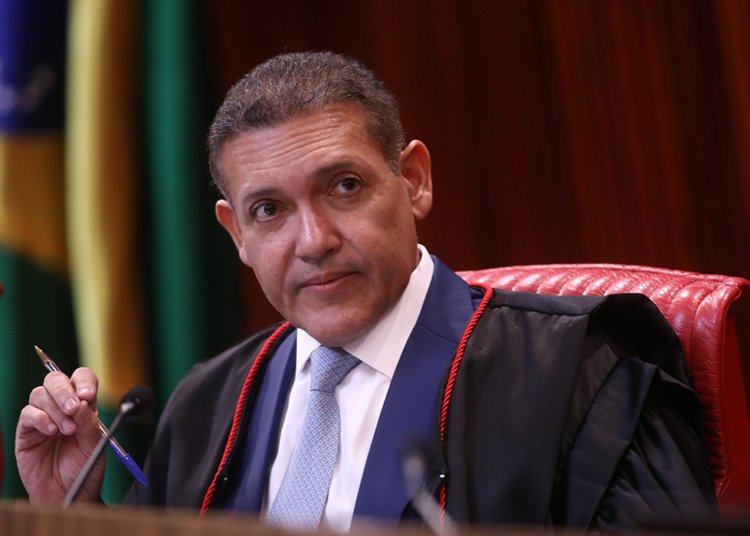 Nunes Marques toma posse no TSE e assume comando das eleições de outubro