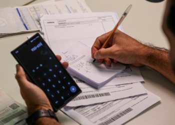 O perigo do parcelamento: como o crédito fácil alimenta o endividamento das famílias