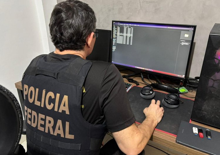 Operação Aequitas investiga grupo por disseminação de racismo em aplicativo