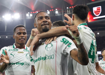 Palmeiras atropela Flamengo no Maracanã e dispara na liderança do Brasileirão