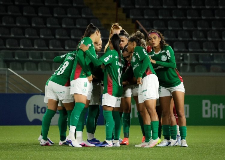 Palmeiras vence Botafogo e encosta no líder do Brasileirão Feminino