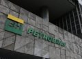 Petrobras reduz valor do litro do diesel nas refinarias a partir desta segunda-feira