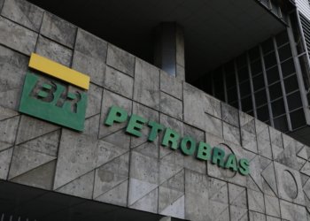 Petrobras reduz valor do litro do diesel nas refinarias a partir desta segunda-feira