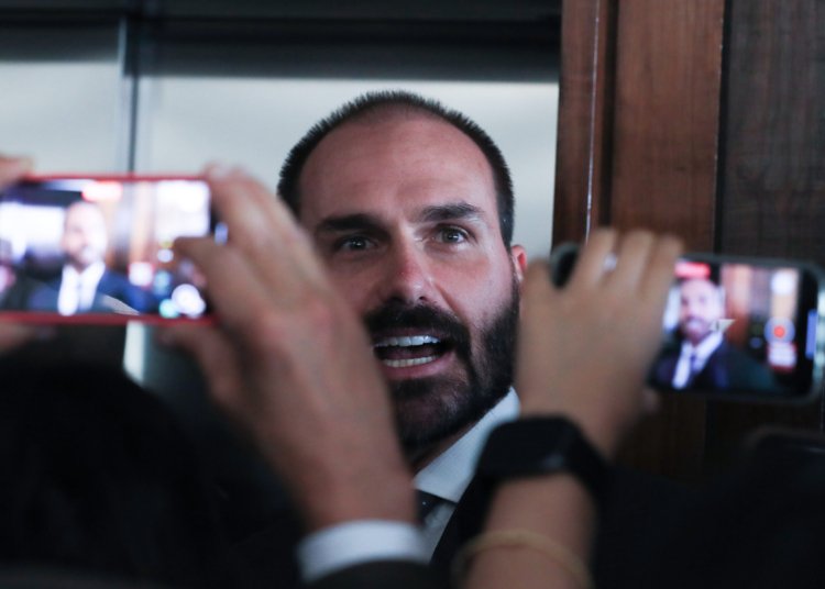 PGR pede ao STF condenação de Eduardo Bolsonaro por coação no processo
