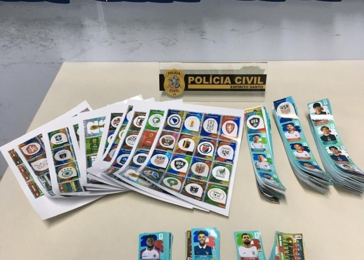 Polícia de Guaçuí apreende mais de mil figurinhas falsificadas da Copa em gráfica