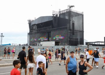 Policiais bilíngues reforçam segurança e atendimento no show de Shakira em Copacabana