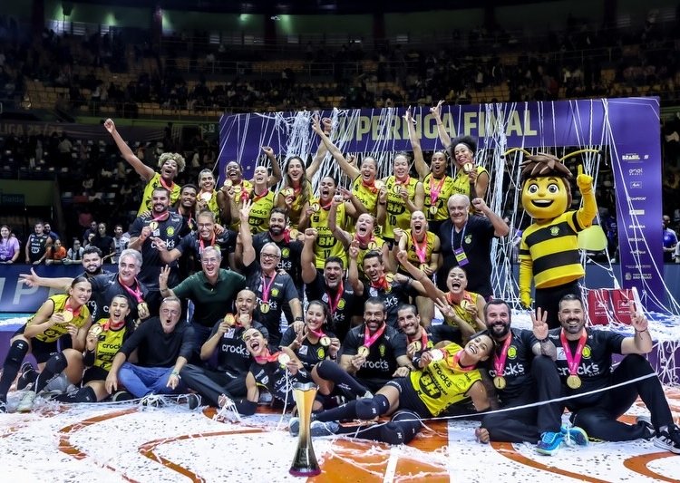 Praia Clube domina o Minas e conquista o tricampeonato da Superliga Feminina de vôlei