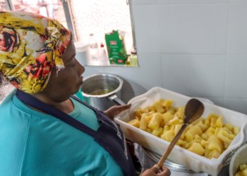 Programa Cozinha Solidária capacitará mil cozinheiras até 2027