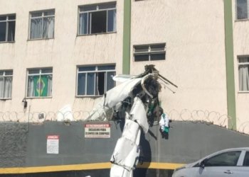 Queda de avião bimotor deixa dois mortos em prédio residencial de Belo Horizonte