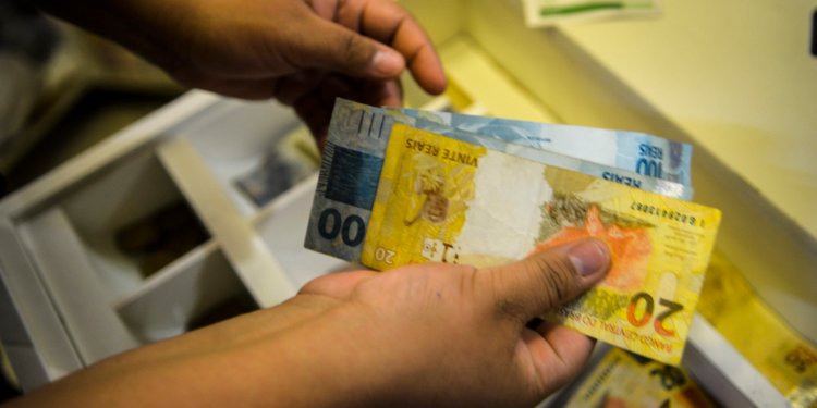 Renda do trabalhador bate recorde em 16 estados brasileiros