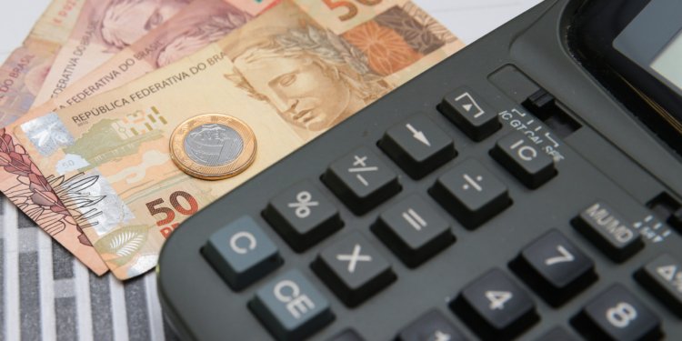 Renda dos 10% mais ricos é 13,8 vezes maior que a dos 40% mais pobres, aponta o IBGE