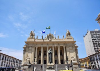 Rio de Janeiro aprova projeto para banheiros neutros voltados a pessoas trans e não