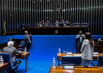Senado aprova projeto que obriga escolas a ensinar direitos da criança