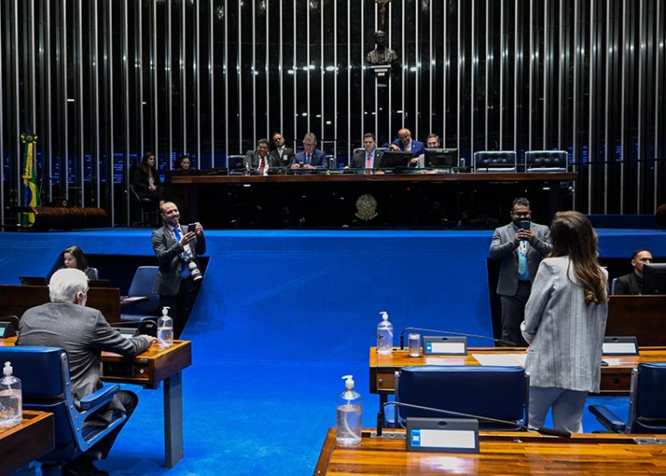 Senado aprova projeto que obriga escolas a ensinar direitos da criança