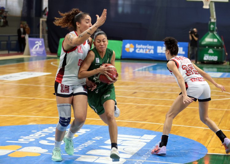 Sesi Araraquara vence Cerrado e pressiona liderança da LBF
