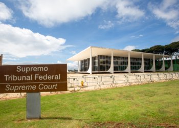 STF articula resposta após Moraes ser notificado por e-mail nos EUA