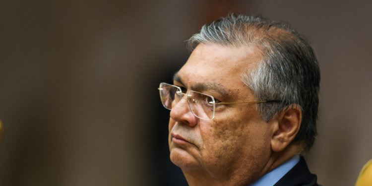STF suspende julgamento sobre distribuição de royalties do petróleo