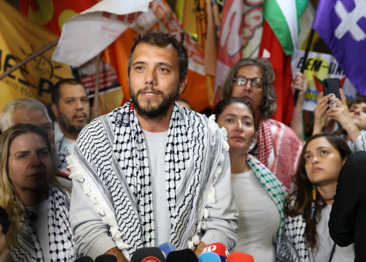 Thiago Ávila e Saif Abu Keshek devem ser deportados de Israel nos próximos dias