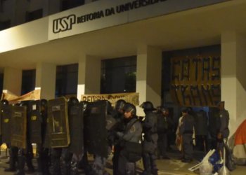 Vereadores do União Brasil provocam estudantes em SP e ato termina em confronto