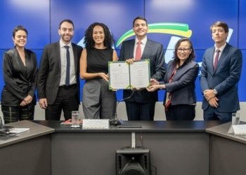 Advocacia-Geral da União firma acordo para reverter exoneração de servidora do Itamaraty