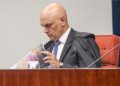 Alexandre de Moraes exige explicações de Bolsonaro após apreensão de arma em blitz no DF