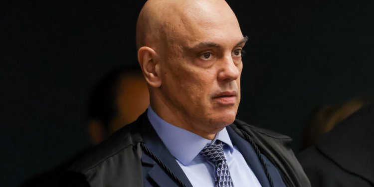 Alexandre de Moraes vota pela condenação de Eduardo Bolsonaro em processo por coação