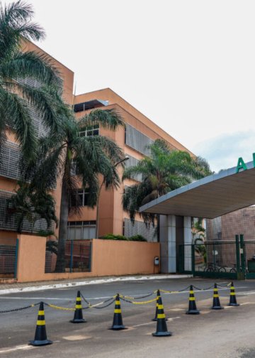 ANVISA ordena retirada imediata de antibióticos e soro fisiológico das prateleiras do país