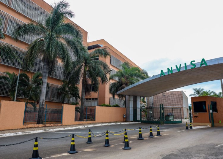 ANVISA ordena retirada imediata de antibióticos e soro fisiológico das prateleiras do país