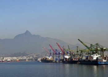 Balança comercial brasileira registra saldo positivo com forte impulso de soja e cobre
