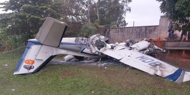 Bimotor cai logo após decolagem em Marília e provoca a morte de dois ocupantes na quarta feira