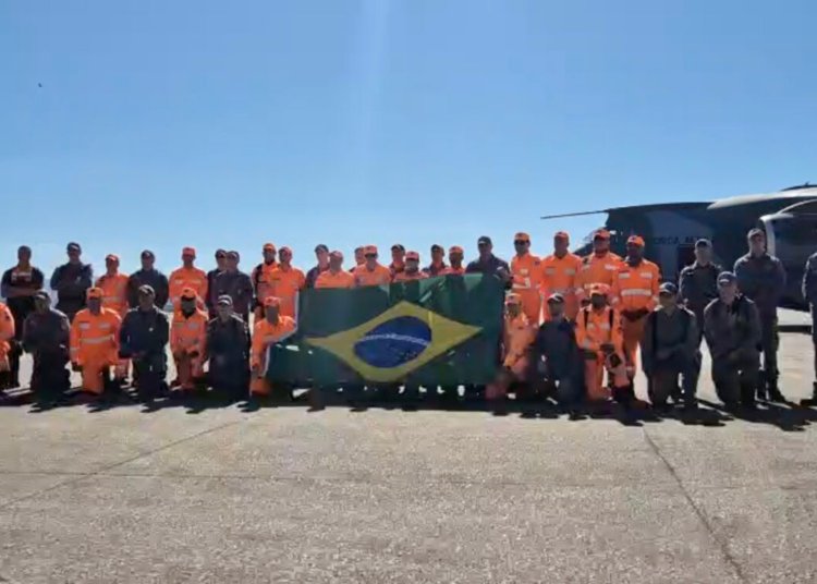 Bombeiros de São Paulo e Minas Gerais reforçam buscas na Venezuela após terremotos devastadores
