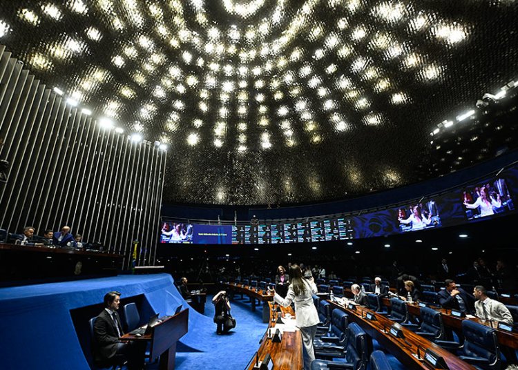 Brasil aprova lei para reduzir chumbo em tintas, mirando padrões globais de proteção à saúde