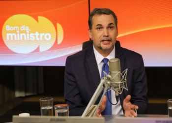 Brasil utilizou receitas extras com exportação de petróleo para frear alta nos combustíveis