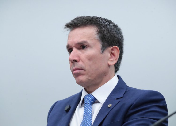 Câmara articula votação urgente para endurecer regras sobre venda de suplementos no Brasil