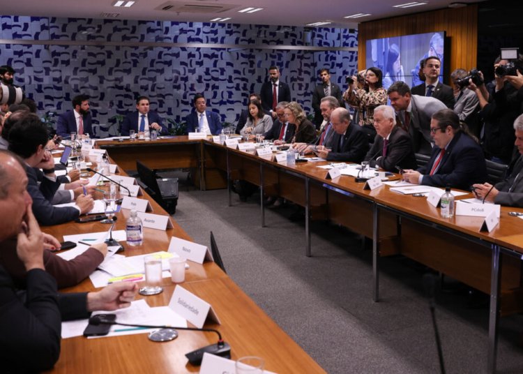 Câmara destrava pauta após governo retirar regime de urgência do PL da escala 6x1