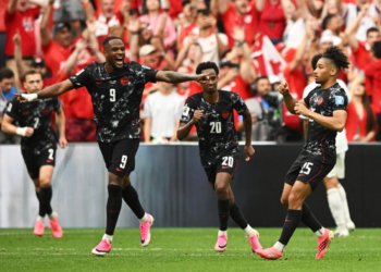 Canadá goleia Catar por 6 a 0 e garante primeira vitória na história das Copas do Mundo