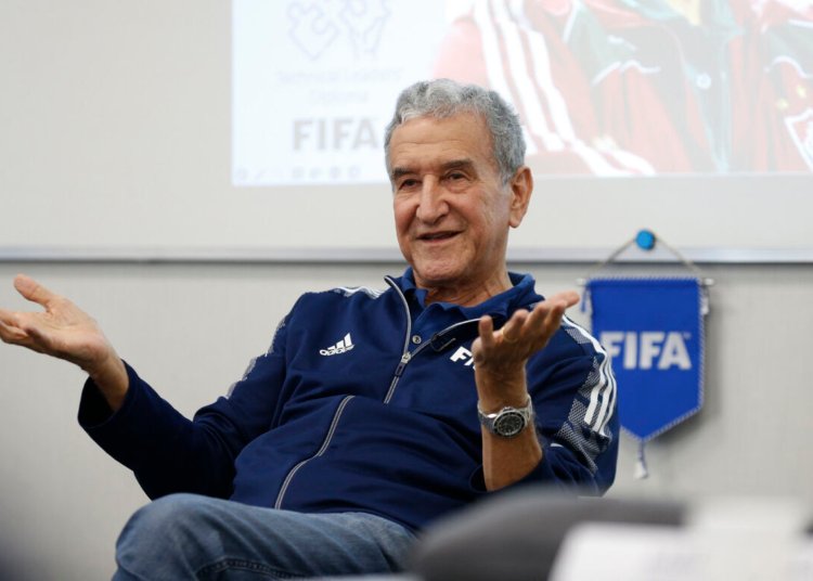 Carlos Alberto Parreira passa por cirurgia após piora no quadro respiratório no Rio