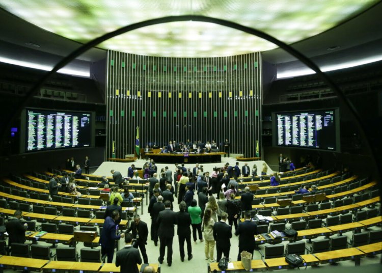 CCJ da Câmara aprova PEC que reduz a maioridade penal para 16 anos em crimes hediondos e graves