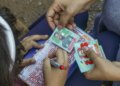 Colecionadores usam troca de figurinhas para fugir de custo que passa de R$ 7 mil