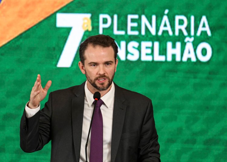 Dario Durigan defende soberania, critica escala 6x1 e detalha combate ao crime e apostas