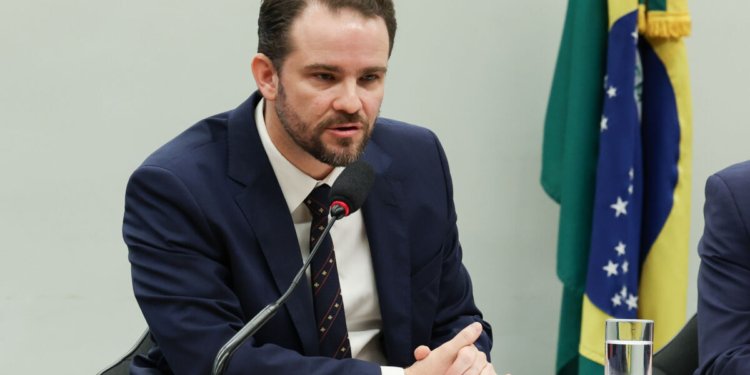 Dario Durigan questiona PEC que confere autonomia orçamentária ao Banco Central