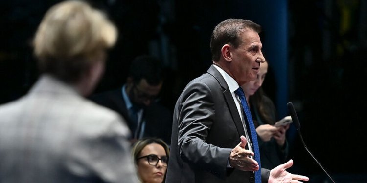 Davi Alcolumbre promete definir prazo para votação da autonomia financeira do Banco Central
