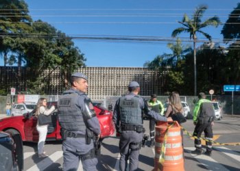 Defesa de policiais acusados de matar delator do Pcc aponta manipulação em julgamento