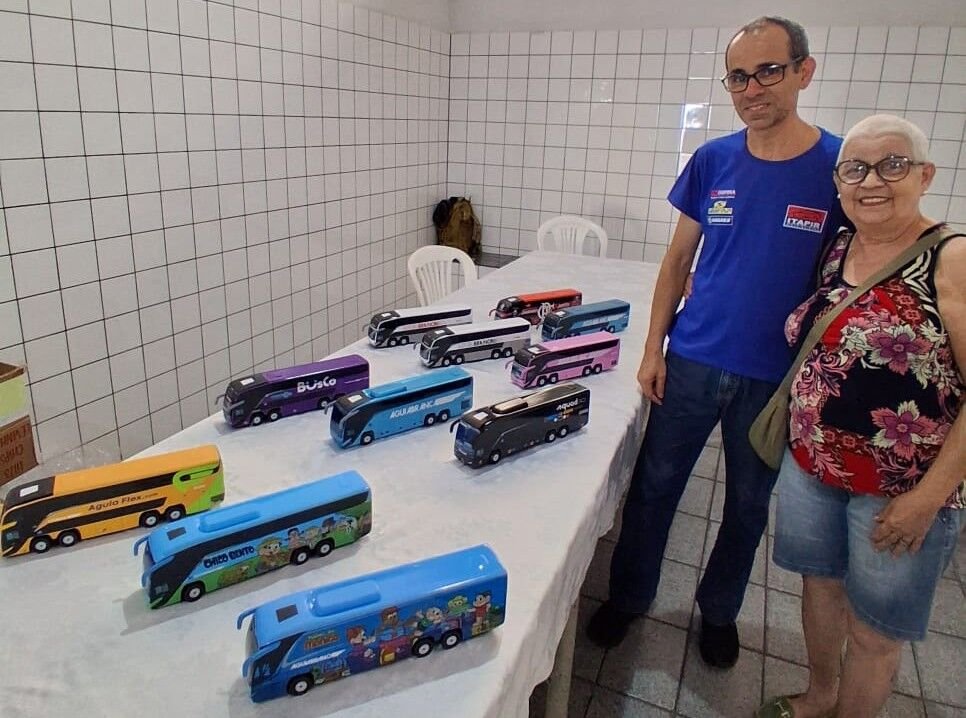 divulgação dona leonete com o filho luciano.