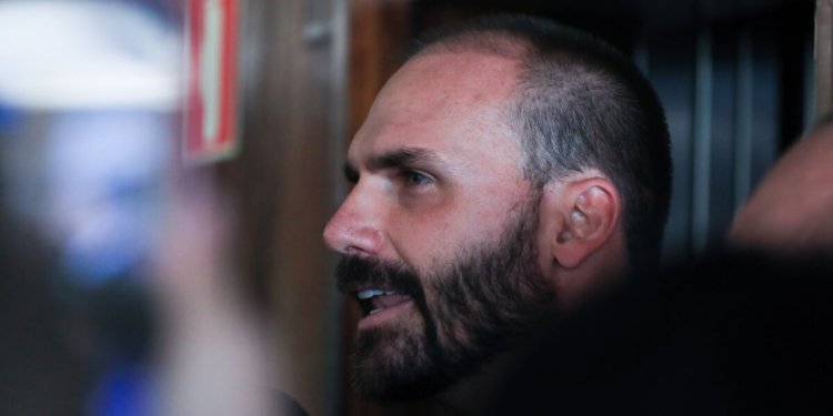 Eduardo Bolsonaro pode ser condenado pelo STF por articular sanções dos EUA contra o Brasil