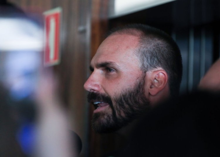 Eduardo Bolsonaro pode ser condenado pelo STF por articular sanções dos EUA contra o Brasil