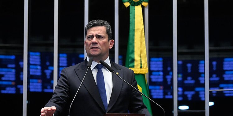 Estados Unidos classificam PCC e Comando Vermelho como grupos terroristas e Sergio Moro elogia ato