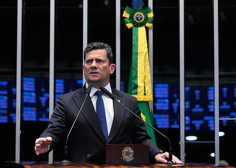 Estados Unidos classificam PCC e Comando Vermelho como grupos terroristas e Sergio Moro elogia ato