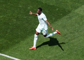 França impõe goleada e liderança absoluta enquanto grupos G e H definem sobrevivência na Copa